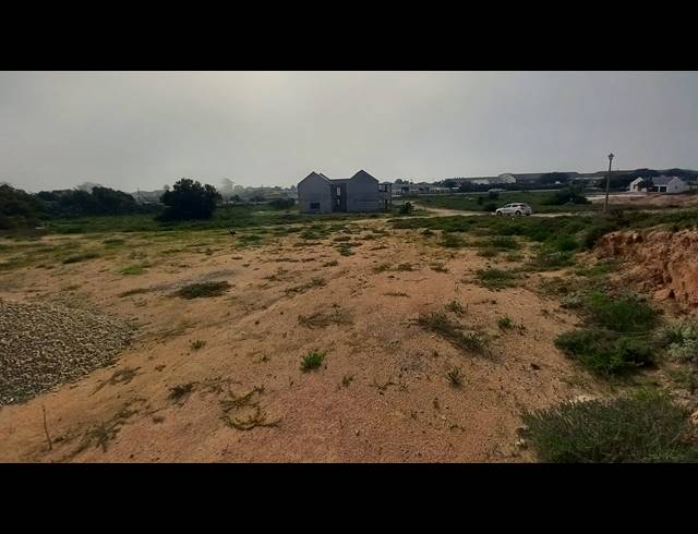 811M² VACANT LAND FOR SALE IN DA GAMA BAY